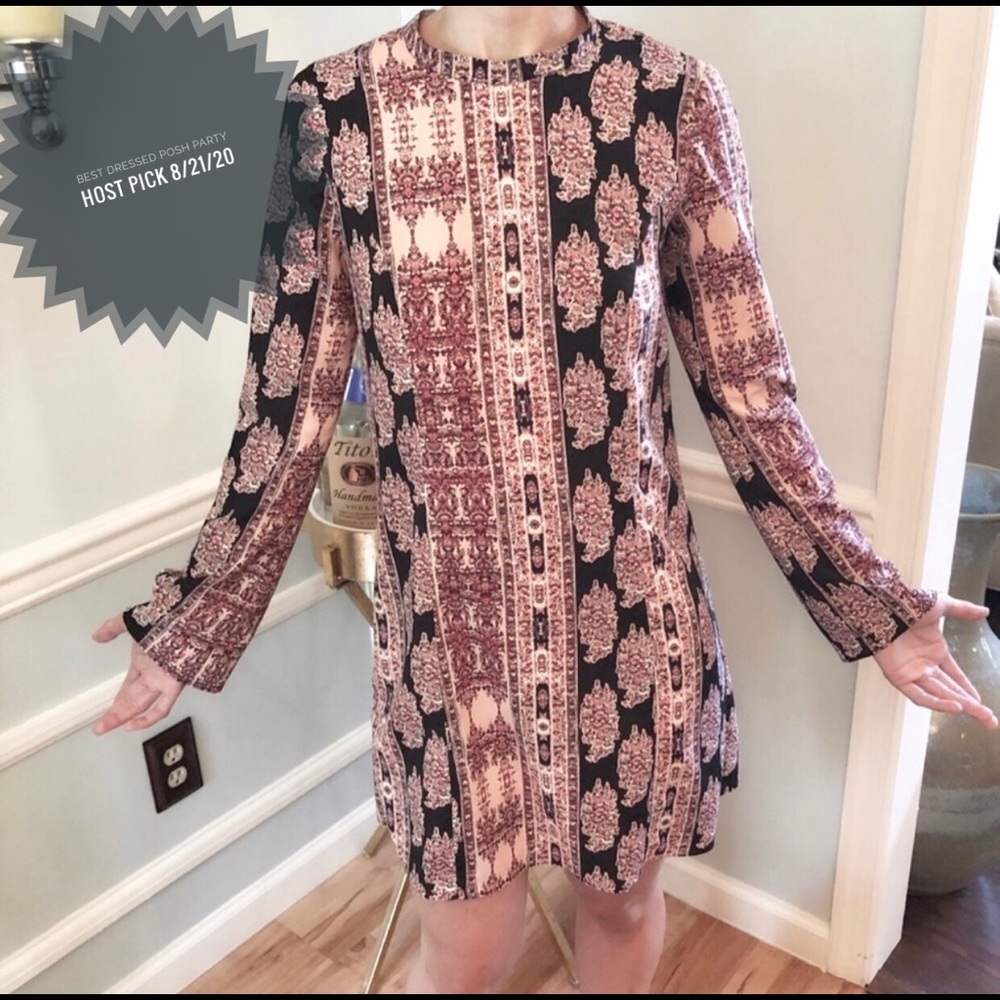 ⬇️price drop ⬇️HP👏🏽⭐️BCBG colorful dress with designs